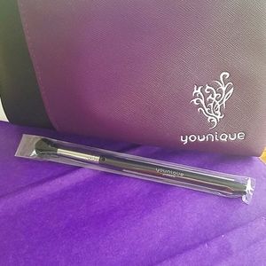 Younique Blending Brush
